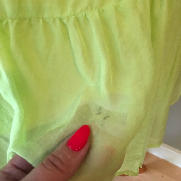 Express Chartreuse Flowy Peplum Tank - Picture 2 of 6